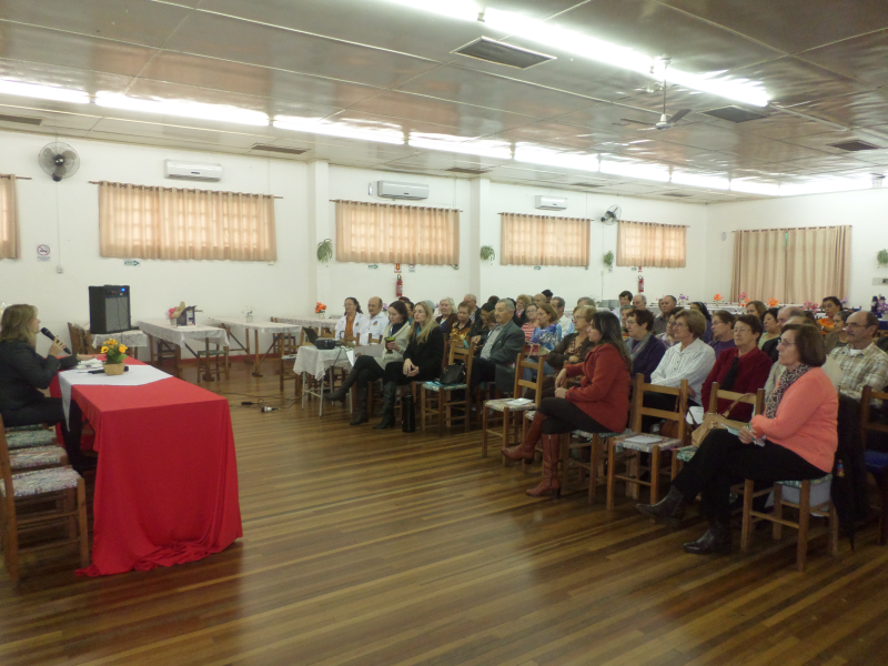 PROGRAMA CONVERSANDO COM O IDOSO ABORDOU ESTATUTO E SAÚDE